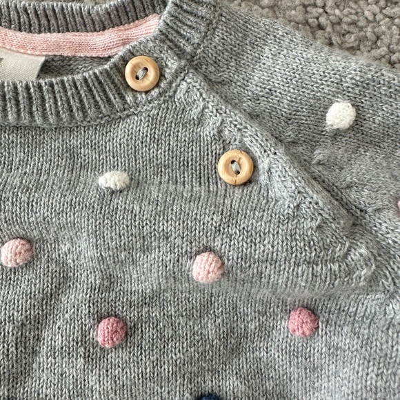 ⭐️HOST PICK⭐️ H&M baby girl sweater with multi-colored swiss dots - Picture 4 of 6